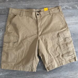 Men’s Carhartt Khaki Relaxed Fit Canvas Cargo Work Shorts, Size 42. New!
